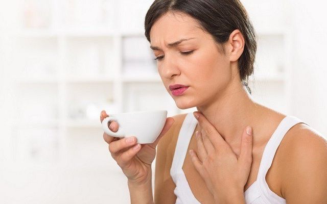 Đau họng là một trong các triệu chứng của u nang dây thanh