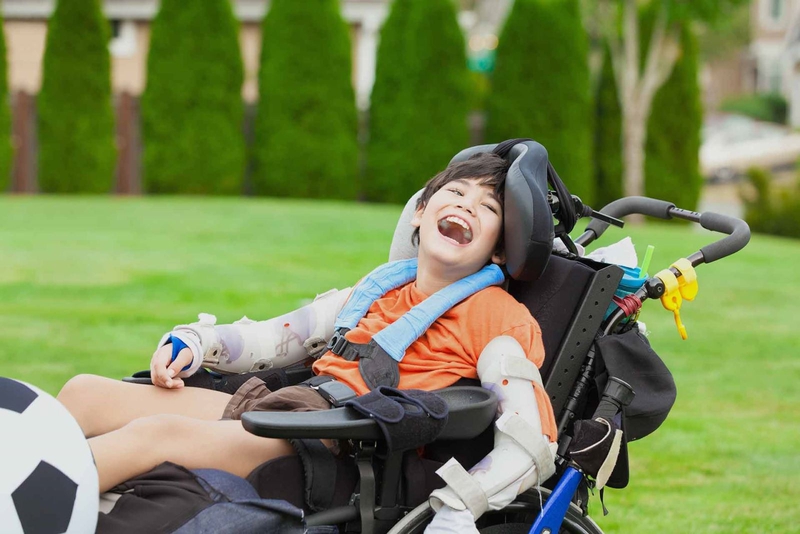 Việc quan sát các cử động bất thường và thăm khám lâm sàng định kỳ giúp bác sĩ sớm nhận diện thể múa vờn ở trẻ