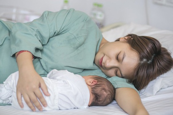 Âm thanh khò khè khi ngủ có thể liên quan đến sự cản trở trong đường hô hấp của trẻ