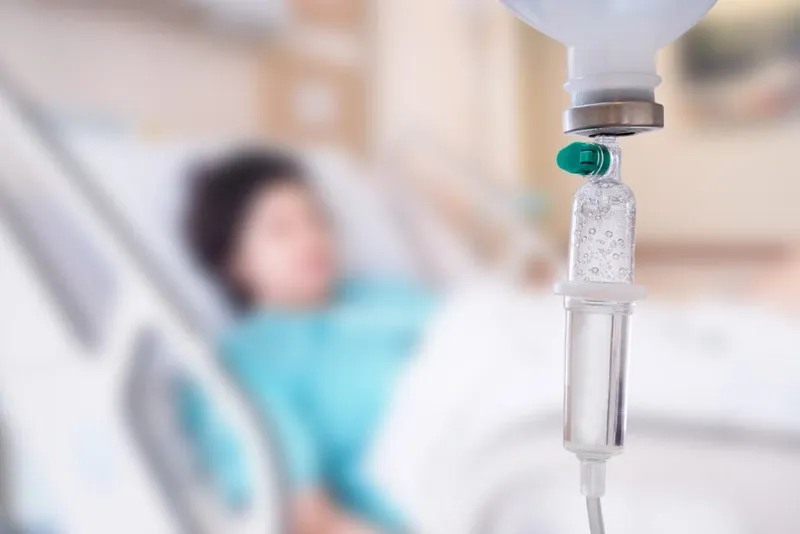 Cảnh báo y tế: Chỉ thực hiện truyền dịch tại các cơ sở y tế có đủ điều kiện cấp cứu 