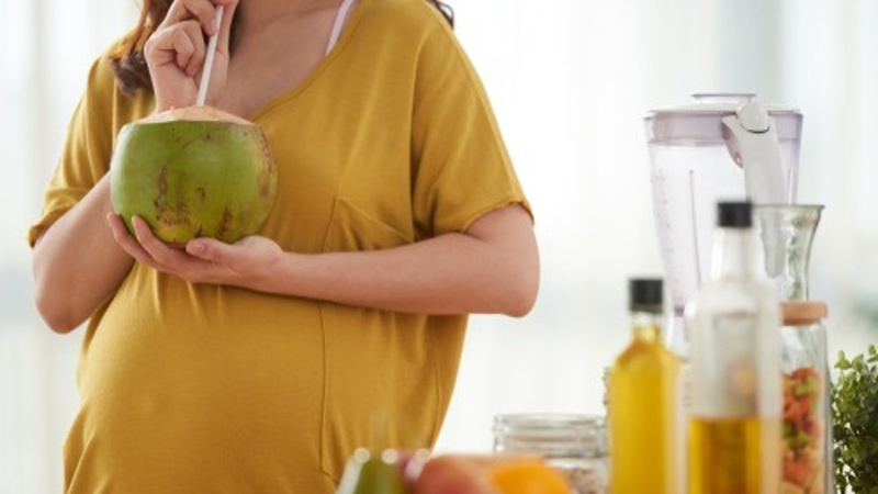 Vận động nhẹ nhàng kết hợp ăn nhạt giúp mẹ bầu duy trì huyết áp ổn định