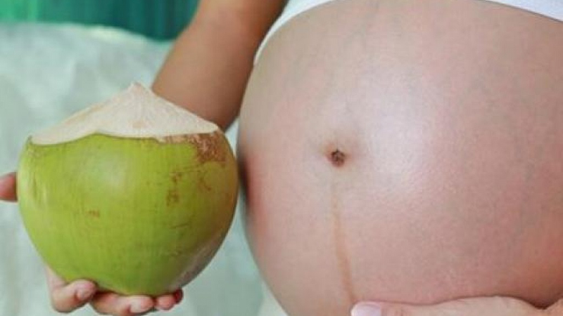 Nước dừa thường được mẹ bầu ưa chuộng vì dễ uống