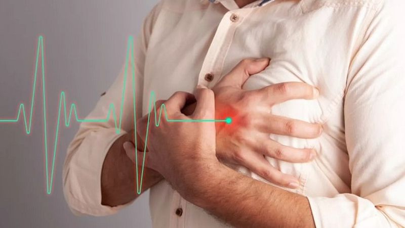 Minh hoạ về đau nhói vùng ngực do bệnh lý tim mạch