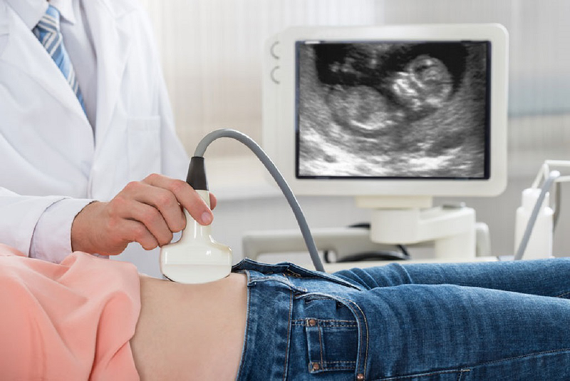 Sử dụng các công cụ theo dõi sức khỏe hiện đại giúp mẹ bầu kiểm soát tốt tình trạng cơ thể trong những tuần đầu tiên đầy nhạy cảm