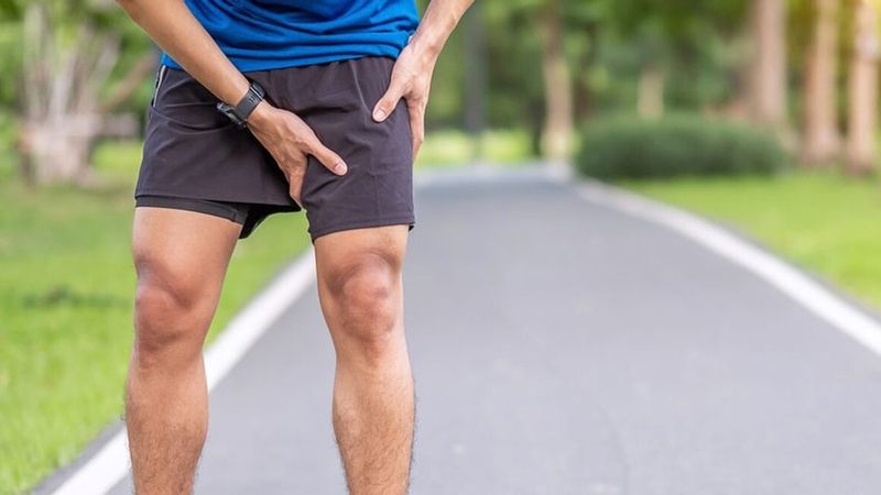 Vật lý trị liệu giúp phục hồi tầm vận động và sức mạnh cơ bắp sau điều trị trật khớp háng 