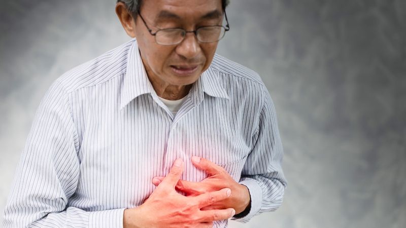 Phẫu thuật tim mạch giúp tái thiết lập dòng máu và giảm gánh nặng cho cơ tim bị suy yếu 