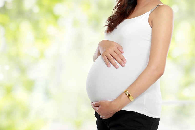 Nghỉ ngơi giúp cơ thể phục hồi và giảm cảm giác mệt mỏi khi bị sốt