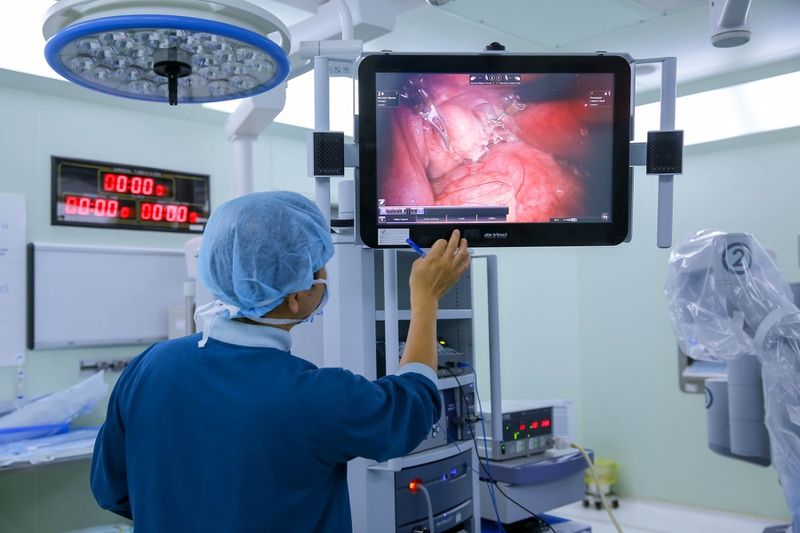 Việc thăm khám và tư vấn sớm giúp gia đình có kế hoạch tài chính cụ thể cho ca mổ hở van tim - Tầm soát tim mạch