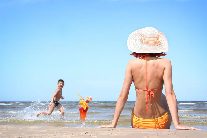 Hãy bảo vệ làn da đúng cách vào các khung giờ nắng gắt