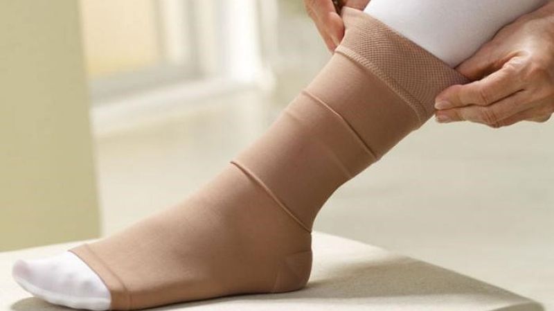 Sự suy yếu của các van tĩnh mạch khiến máu ứ đọng và gây ra tình trạng giãn tĩnh mạch chân