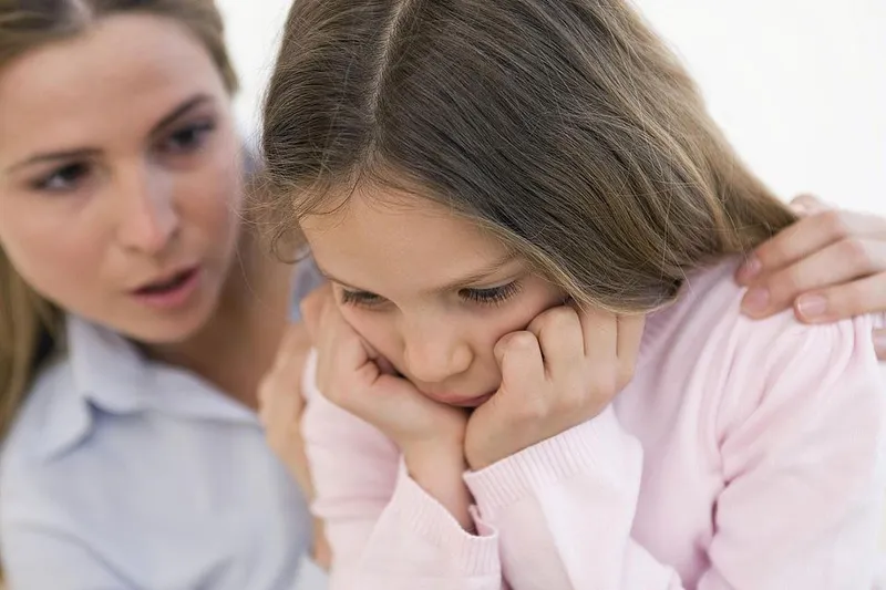 Cha mẹ cần theo dõi kỹ lượng máu và thời gian hành kinh của con 
