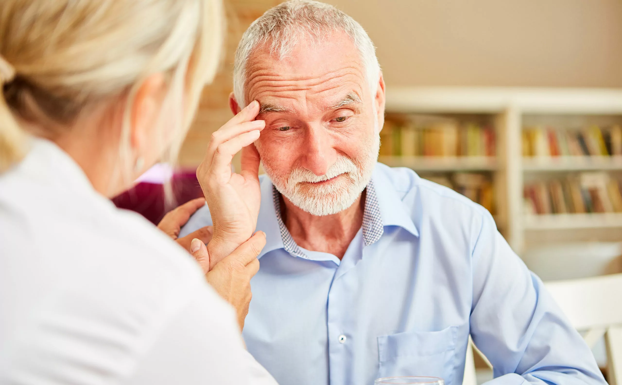 Sự suy giảm trí tuệ và bệnh Alzheimer là hai khái niệm liên quan đến sức khỏe não bộ