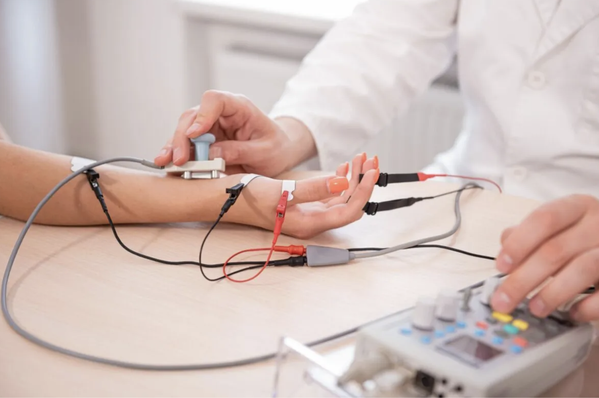 EMG - điện cơ để đánh giá sức khỏe của cơ và tế bào thần kinh cơ