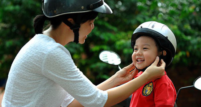 Nên đội mũ bảo hiểm để bảo vệ vùng đầu