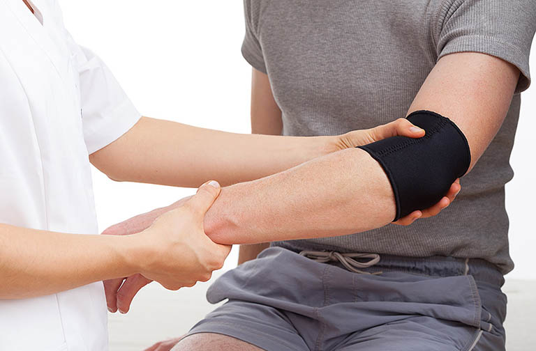 Đau Khớp Tay Là Bệnh Gì? Điều Gì Khiến Bạn Phải Quan Tâm Đến Tình Trạng Này