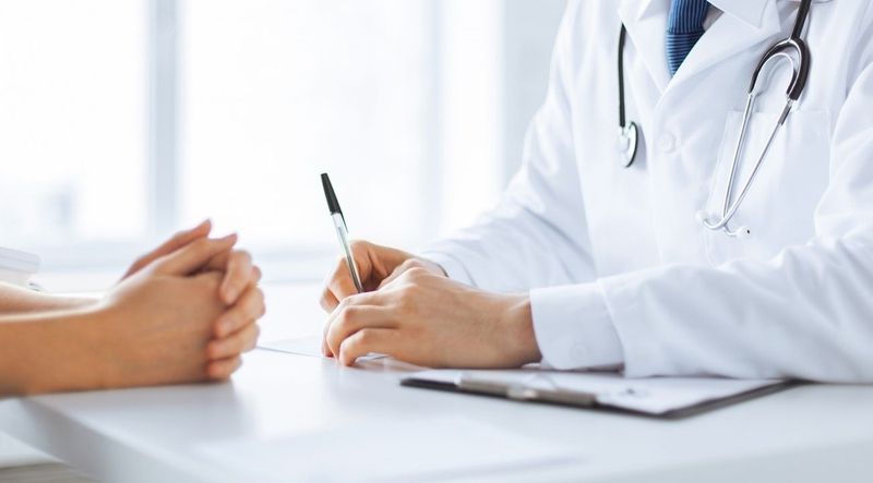 Cần tái khám với bác sĩ định kỳ giúp theo dõi kết quả điều trị được tốt hơn