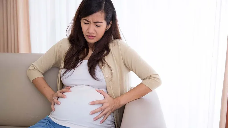 Đau bụng lâm râm ở tuần thứ 7 thường là biểu hiện của việc tử cung đang mở rộng để thích nghi với thai nhi 