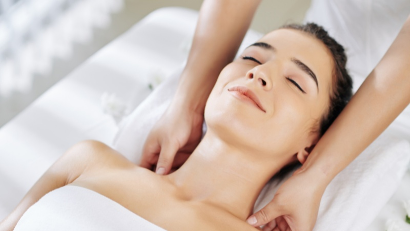 Hướng dẫn cách massage toàn thân cho phụ nữ tại nhà như ở Spa