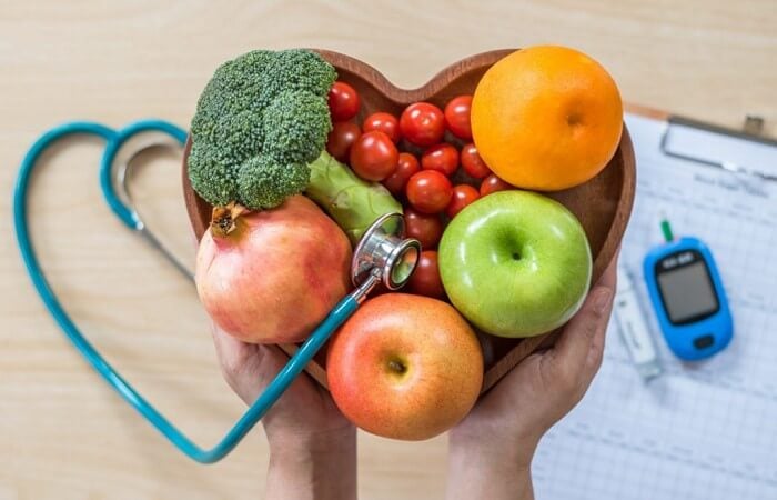 Ăn nhiều rau xanh, trái cây, ngũ cốc nguyên hạt và thực phẩm giàu chất xơ kiểm soát đường huyết