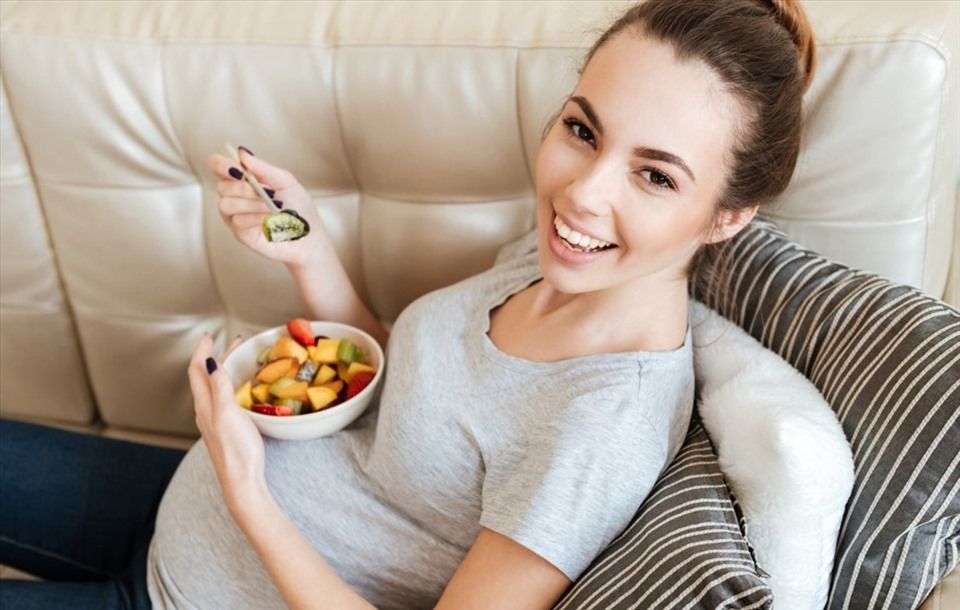 Chế độ dinh dưỡng giàu axit folic và sắt là nền tảng cho sự phát triển của thai nhi 10 tuần tuổi