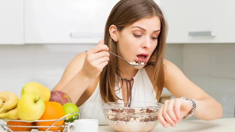 Luôn dùng cốc đong đi kèm, lắc nhẹ chai trước khi uống và nên dùng sau bữa ăn để bảo vệ dạ dày 
