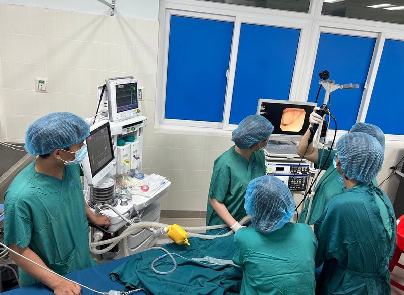 Hệ thống máy nội soi ống mềm hiện đại được trang bị tại khoa cận lâm sàng giúp phát hiện sớm tổn thương