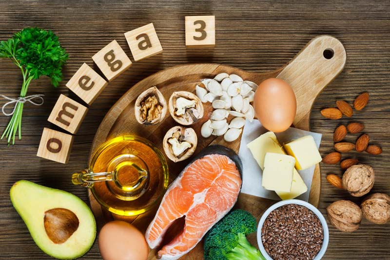 Tăng cường thực phẩm giàu axit béo omega-3 giúp giảm tình trạng viêm, sưng, cứng khớp.