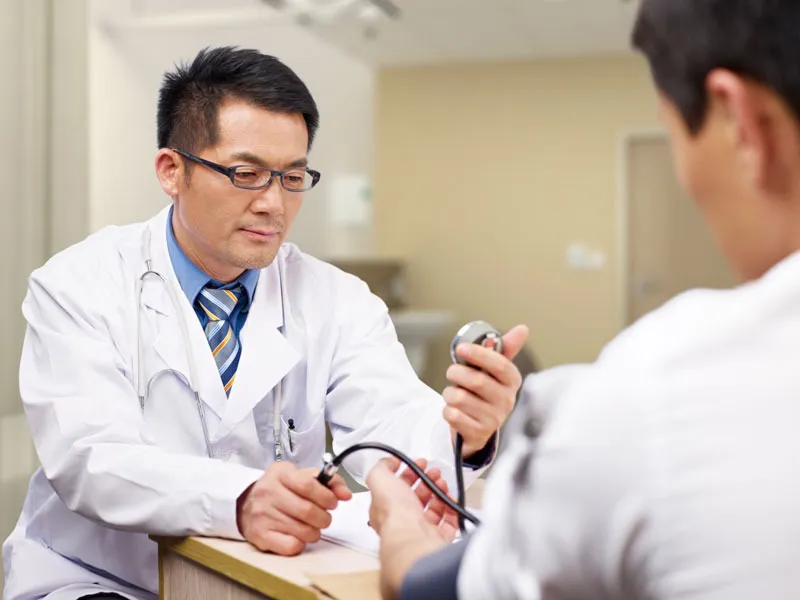 Vết bầm tím trên da do chảy máu dưới da, biểu hiện đặc trưng của tình trạng chảy máu trong mô mềm.