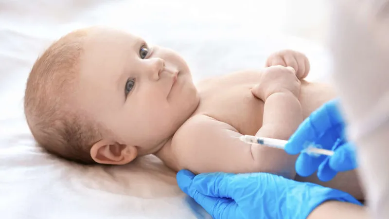 Trẻ sơ sinh cũng nên được tiêm vắc xin để phòng ngừa bệnh