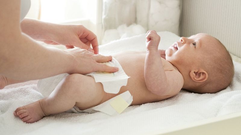 Màu sắc phân có thể thay đổi tùy theo loại sữa trẻ sử dụng