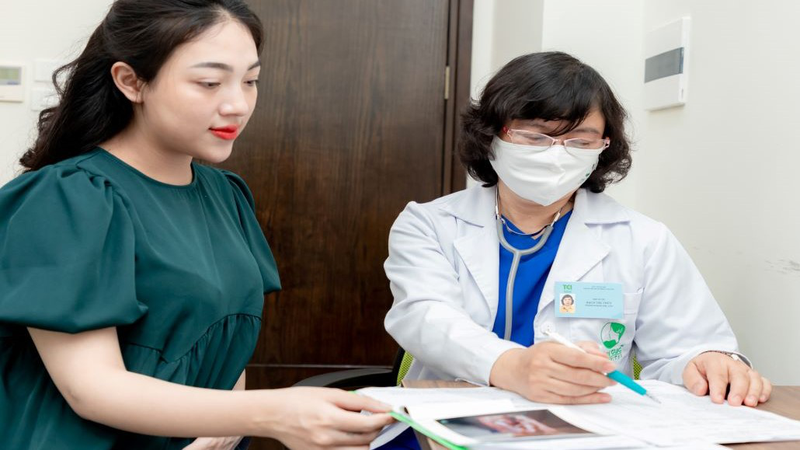 Việc thực hiện xét nghiệm nước tiểu định kỳ là cách tốt nhất để tầm soát chỉ số protein niệu và bảo vệ sức khỏe thai kỳ 