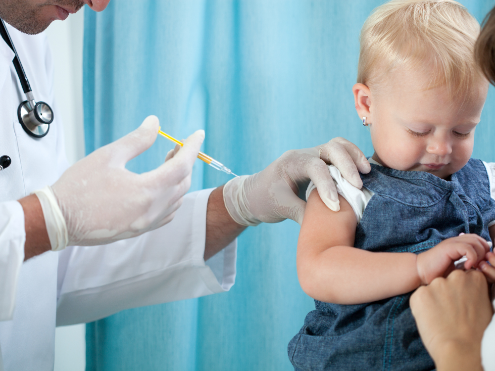 Tiêm phòng vắc xin bệnh Rubella cho trẻ em