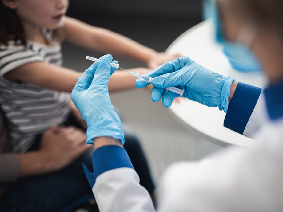 Tiêm vaccine có thể phòng thương hàn