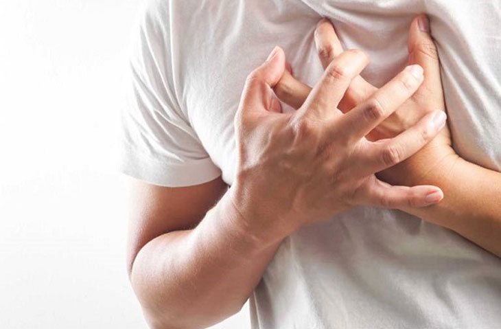 Đau ngực là triệu chứng của bệnh van tim