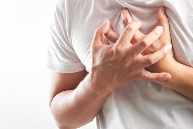Tim đập nhanh không đều là triệu chứng của bướu tim