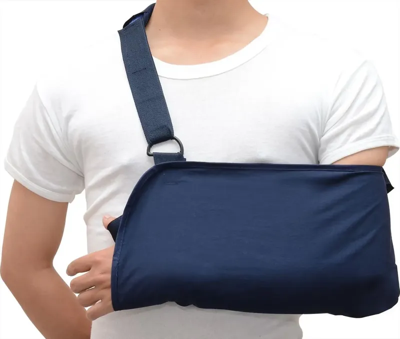 Tư thế ngủ khi bị gãy xương cẳng tay: hướng dẫn và lợi ích