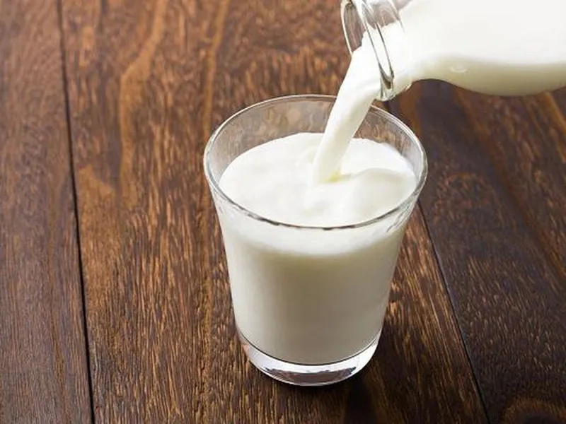Uống sữa khi đói có tốt không? sự thật mà bạn cần biết