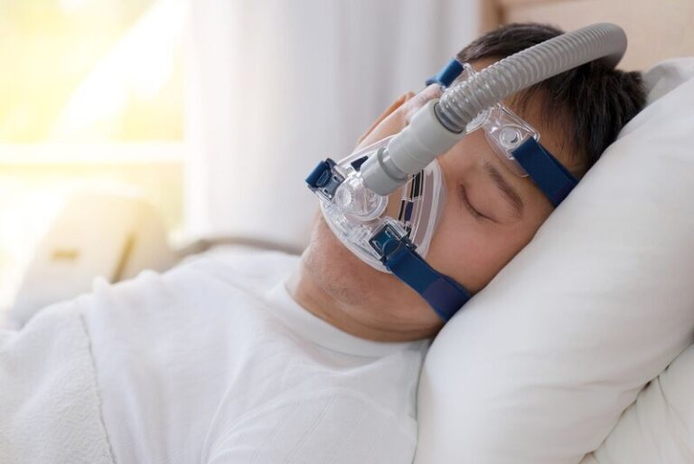 Ngứa mũi do tác dụng phụ của máy CPAP 