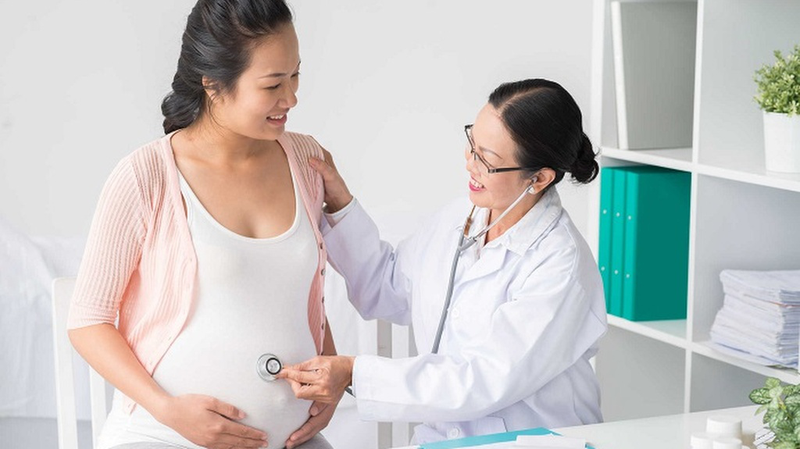 Cạn ối có đẻ thường được không? Cần lưu ý gì?