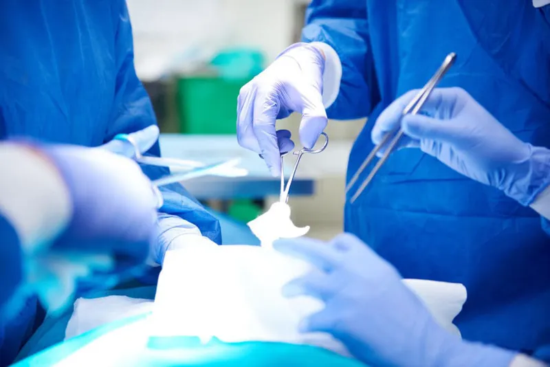Dị tật bẩm sinh hệ tiết niệu gây khó khăn trong việc đi vệ sinh của trẻ