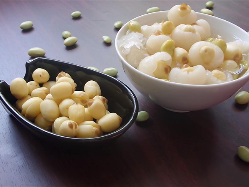 Chè hạt sen nhãn nhục là món ăn bài thuốc hỗ trợ an thần tuyệt vời (Nguồn: Sưu tầm)