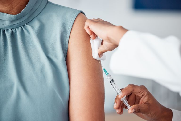 Tiêm Vaccine để phòng ngừa các bệnh do Virus