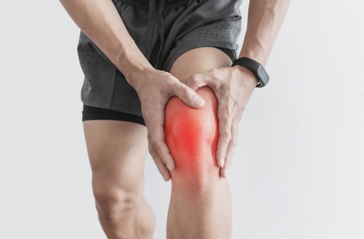 Đau nhức và sưng tấy ở vùng gân ngỗng