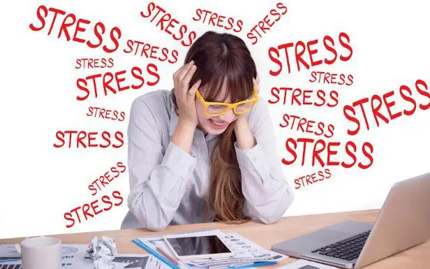 Căng thẳng quá mức cũng là một trong các nguyên nhân gây đau nửa đầu