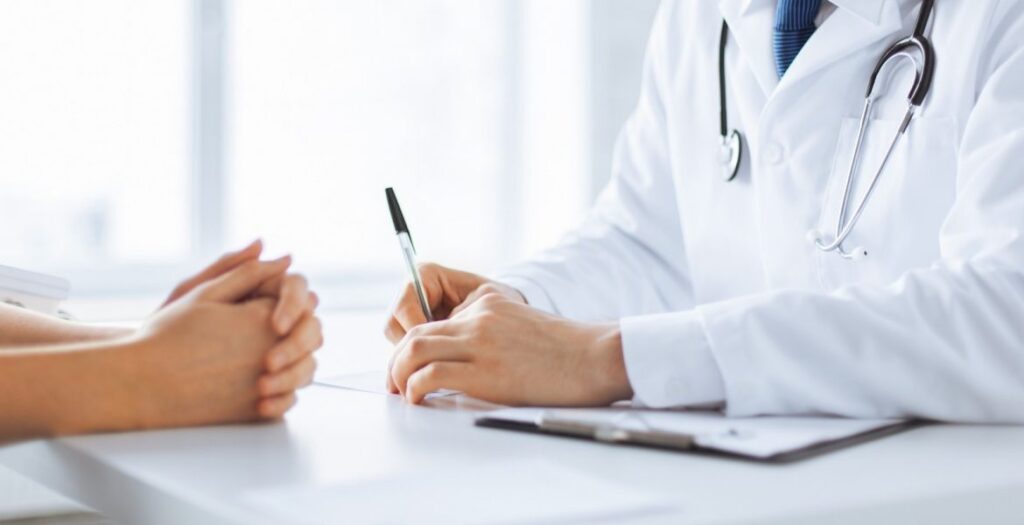 Nên đi khám để bác sĩ khi có các dấu hiệu bệnh để sớm tìm ra nguyên nhân và có phác đồ điều trị phù hợp