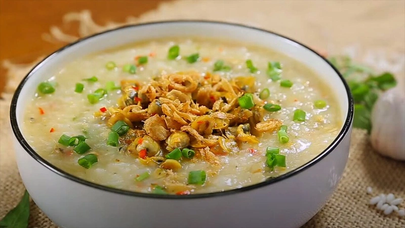Sau sinh ăn bún hến: an toàn và hợp lý?