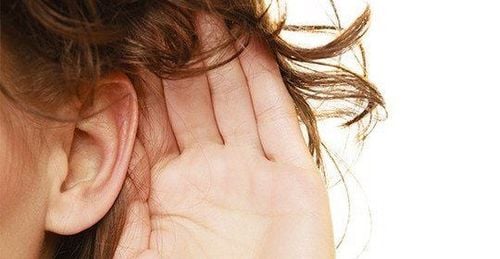 Ù tai là một trong các triệu chứng của dị vật trong tai