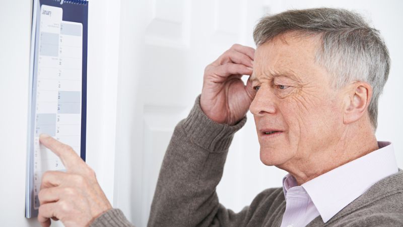 Hiểu rõ từng giai đoạn tiến triển của Alzheimer giúp gia đình có sự chuẩn bị tốt nhất về cả vật chất lẫn tinh thần