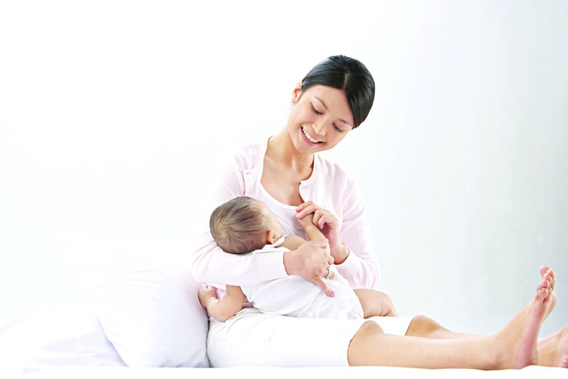 Phụ nữ đang nuôi cho bú cần hỏi ý kiến bác sĩ khi bổ sung Vitamin