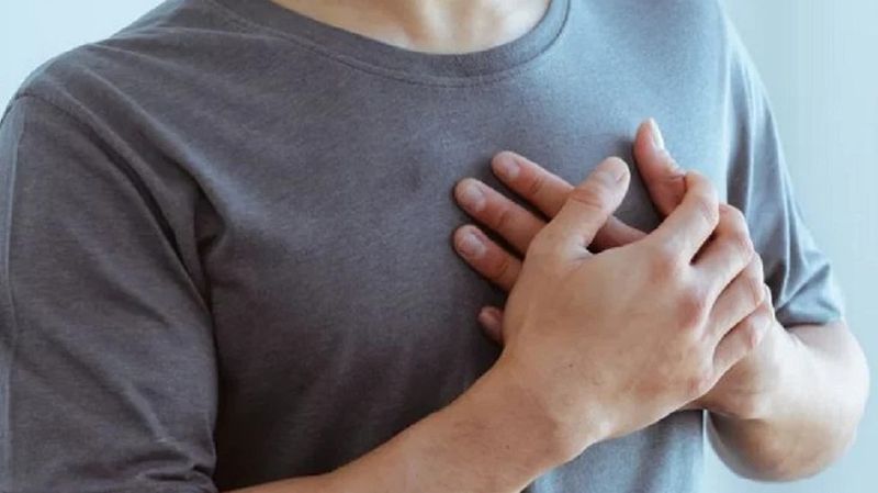 Căng thẳng tâm lý là một trong những nguyên nhân phổ biến khiến nhịp tim tăng cao bất thường 